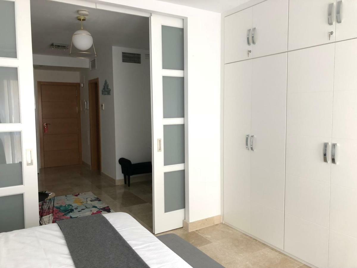 Apartamento Ancha del Carmen AVE Centro Málaga madmar lujo New Zambrano Exterior foto